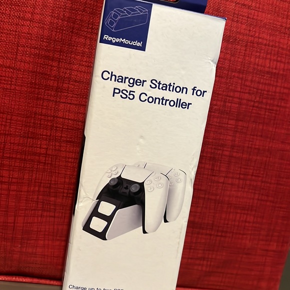 Charger Station for PS5 Controller - Picture 2 of 3
